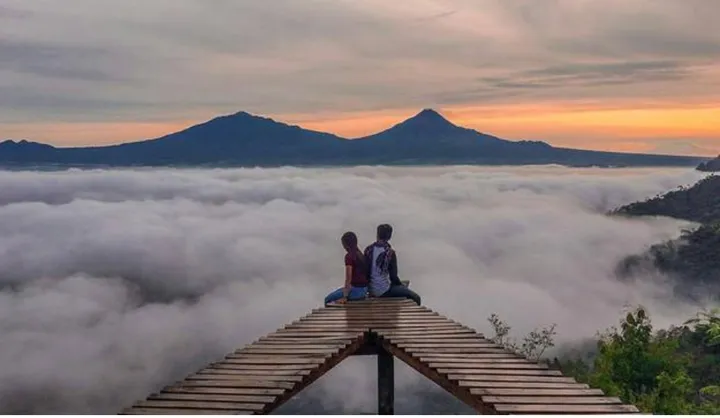 Punthuk Setumbu, Destinasi Meditasi Alam dengan Pemandangan Borobudur dan Gunung Merapi